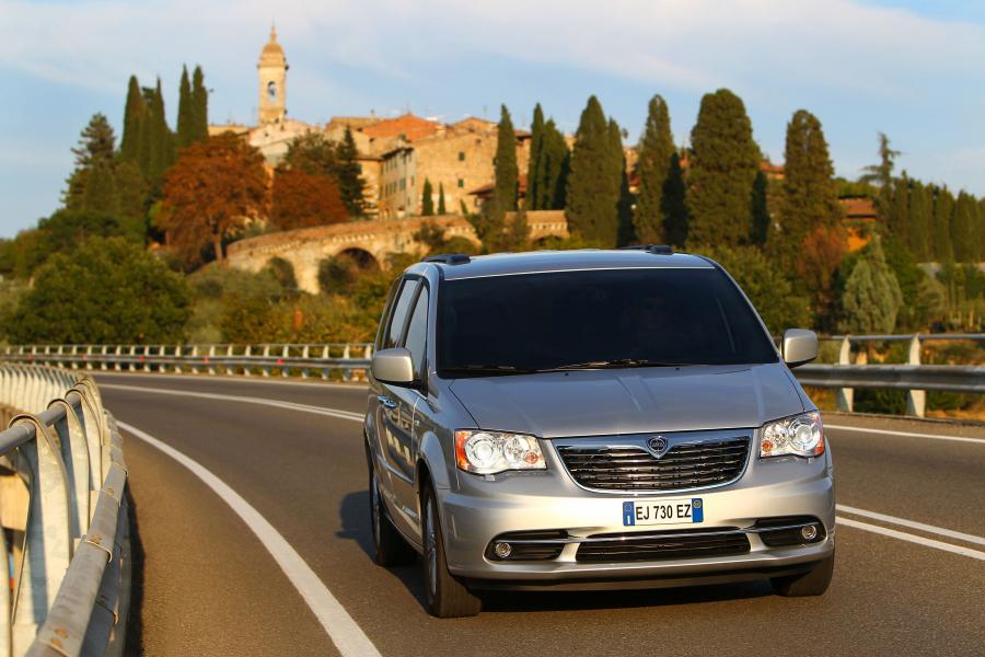  Lancia Voyager 2011 года  (фото 33 из 66)